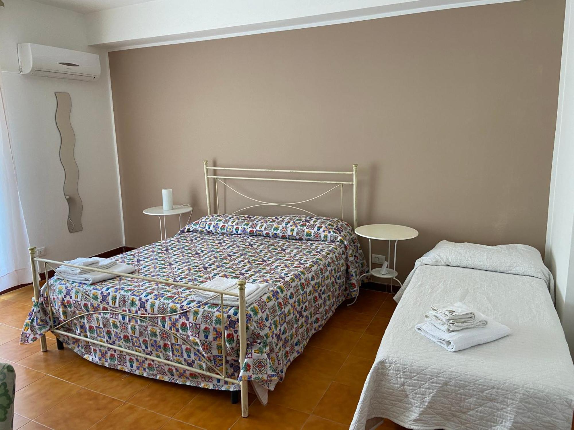 Dragonfly Rooms New Trapani Exterior photo